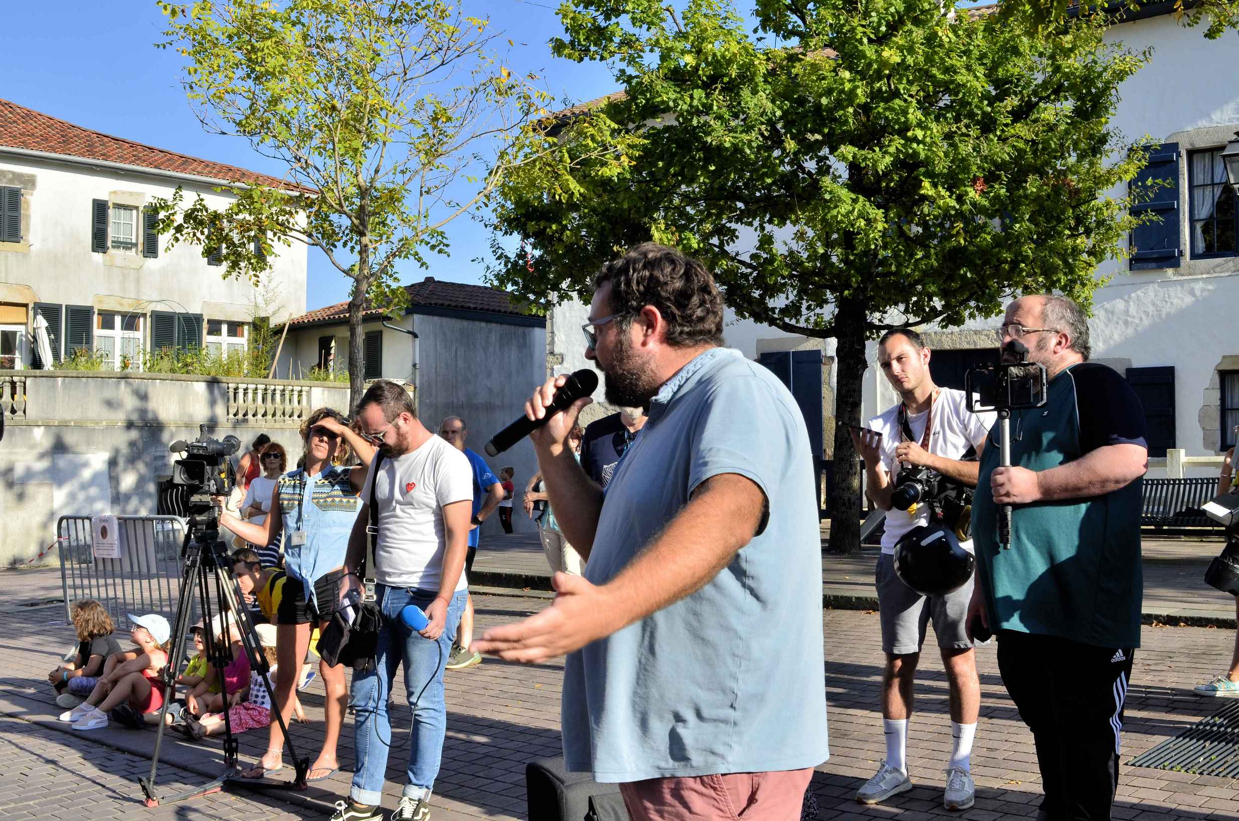 <br />
<b>Notice</b>:  Undefined variable: titre in <b>/var/www/vhosts/bidasoa-etorkinekin.org/httpdocs/views/urrugne.view.php</b> on line <b>28</b><br />
